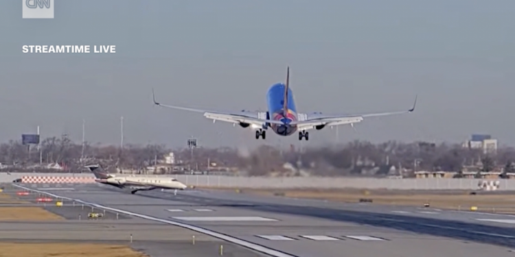 사우스웨스트 항공, 개인 전세기와 충돌할 뻔 ‘아찔’